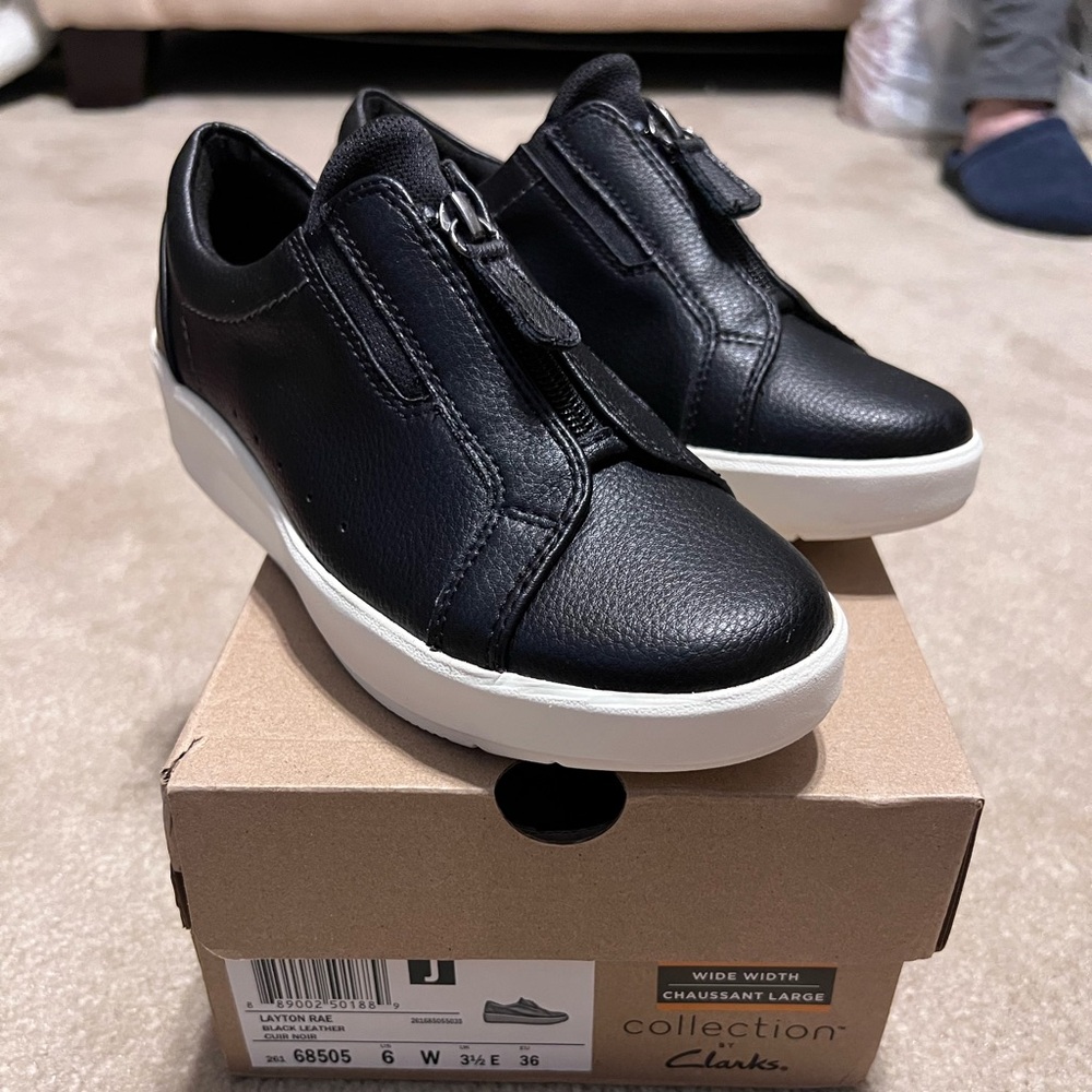 NWT Women’s Clark’s Layton Rae Sneaker in Black Size 6 Wide